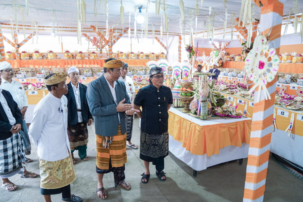 Bupati Giri Prasta Hadiri Karya Atma Wedana di Desa Adat Kembang Merta Baturiti